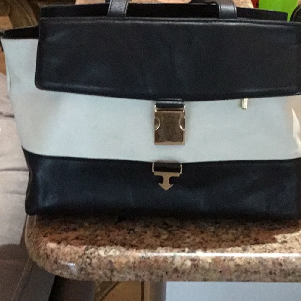 INNUE, MADE IN ITALY PURSE